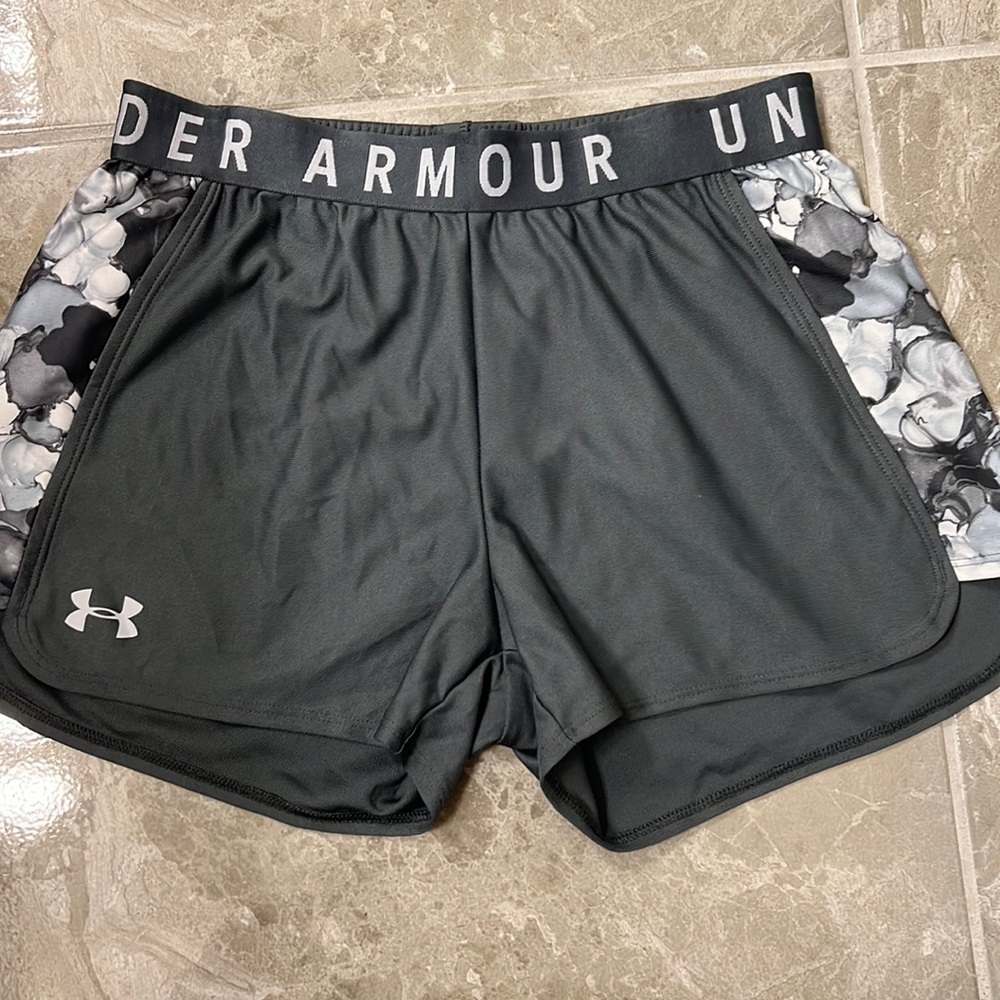 Under Armour Gray with pattern running shorts in size S